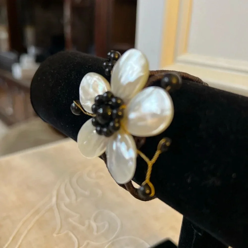 Womens BRACELET HANDCRAFTED NATURAL STONE FLOWER Mother Pearl Gift Birthday Chic